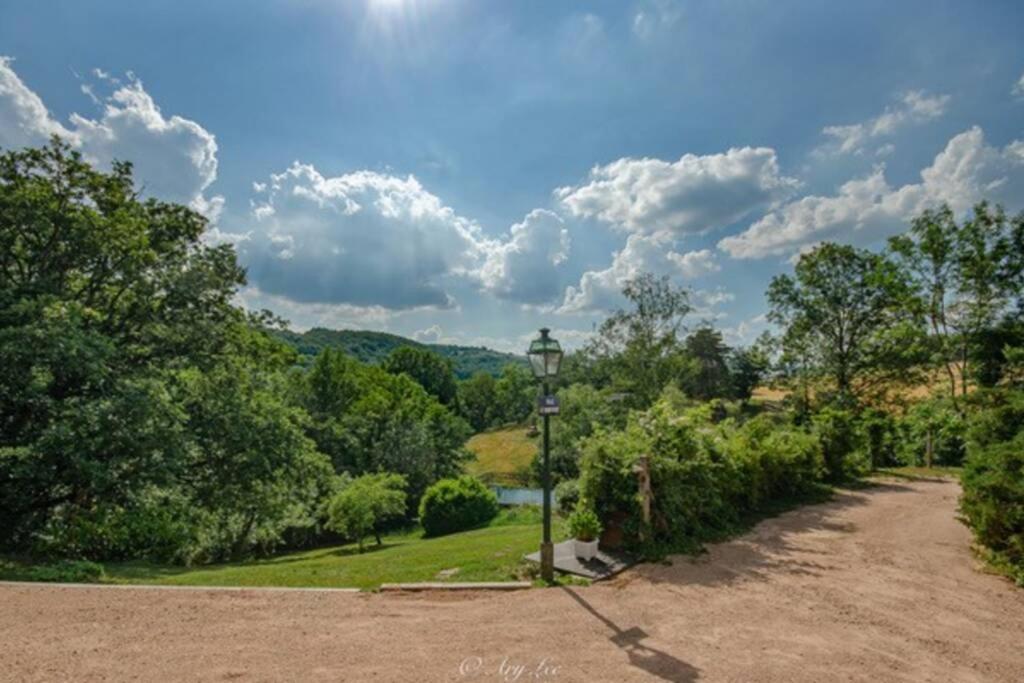 Gite Du Mont Plaisir Villa Chouvigny Ngoại thất bức ảnh