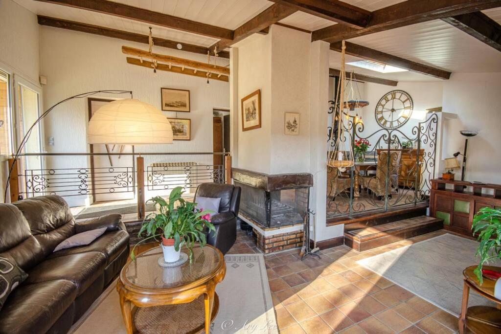 Gite Du Mont Plaisir Villa Chouvigny Ngoại thất bức ảnh